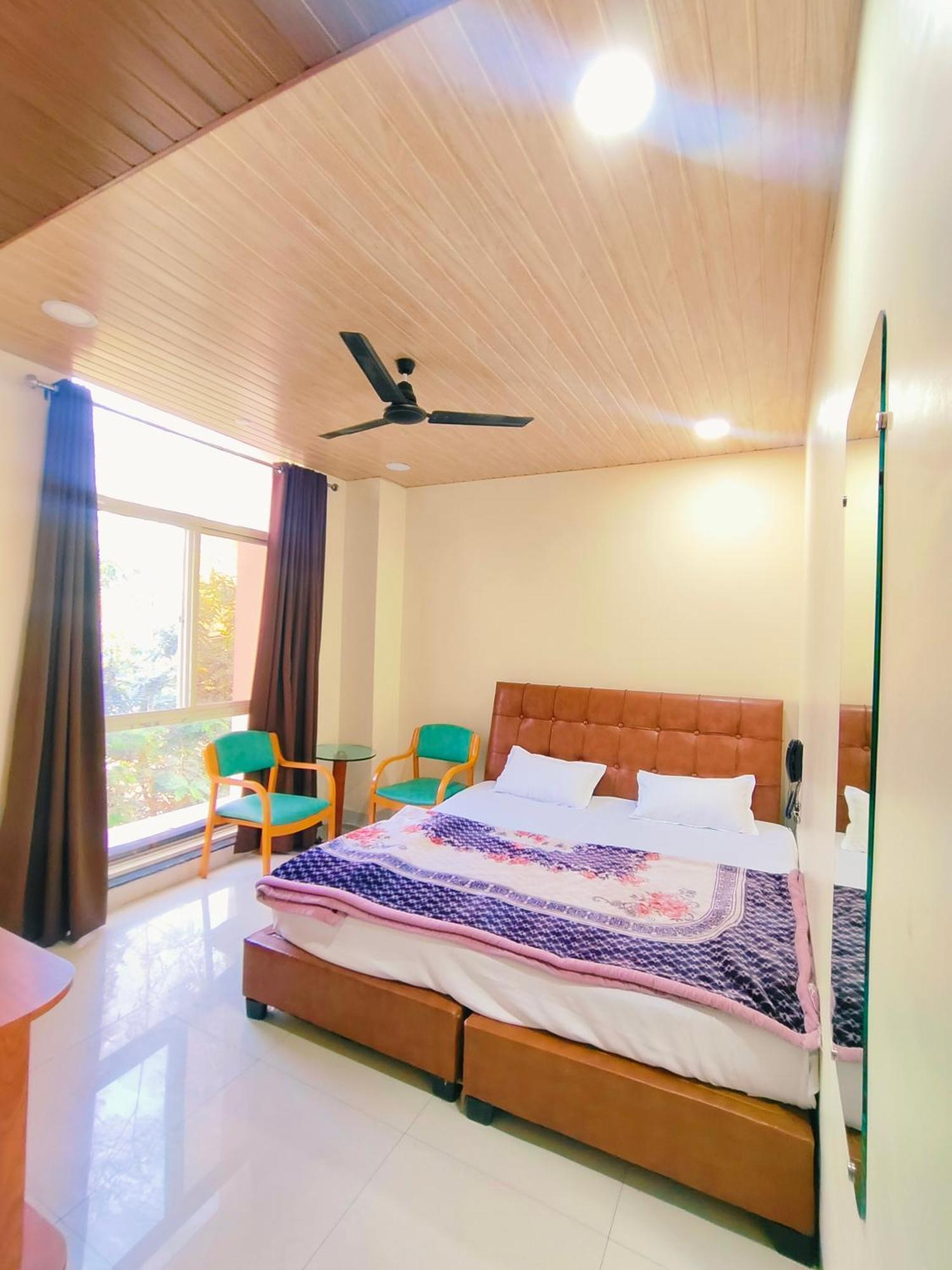 Shri Shiv Ganga Bhakt Niwas Hotel Ujjain Bagian luar foto