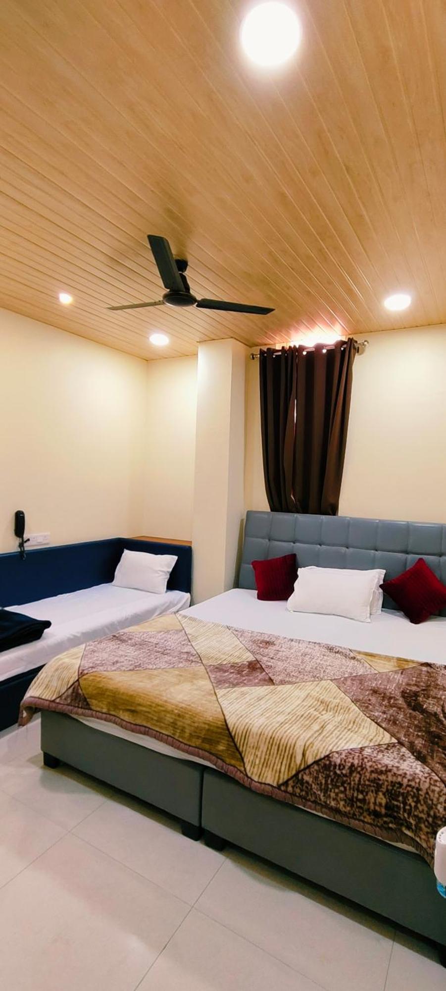 Shri Shiv Ganga Bhakt Niwas Hotel Ujjain Bagian luar foto