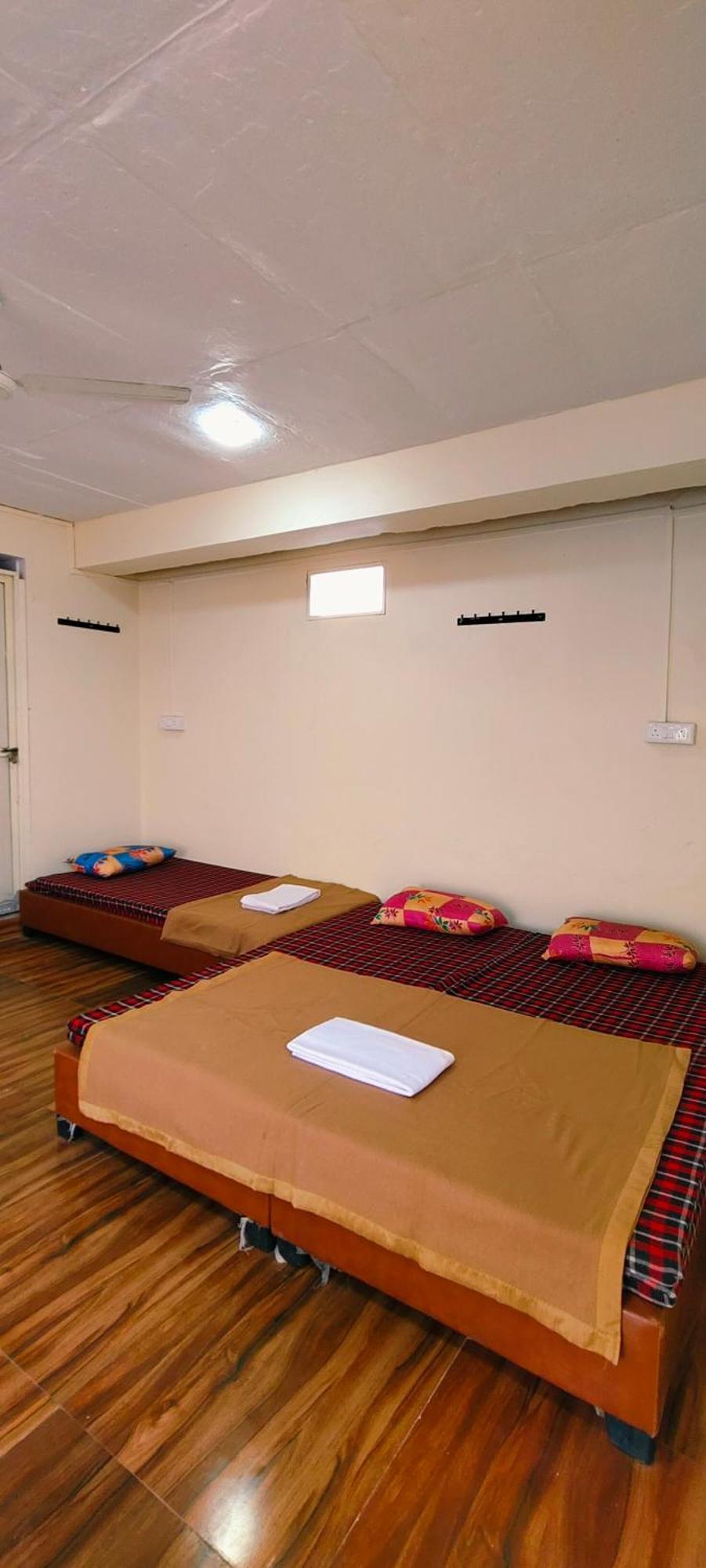 Shri Shiv Ganga Bhakt Niwas Hotel Ujjain Bagian luar foto