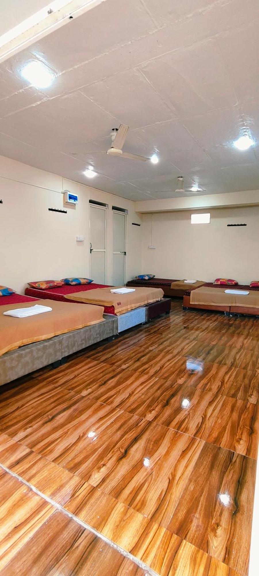 Shri Shiv Ganga Bhakt Niwas Hotel Ujjain Bagian luar foto
