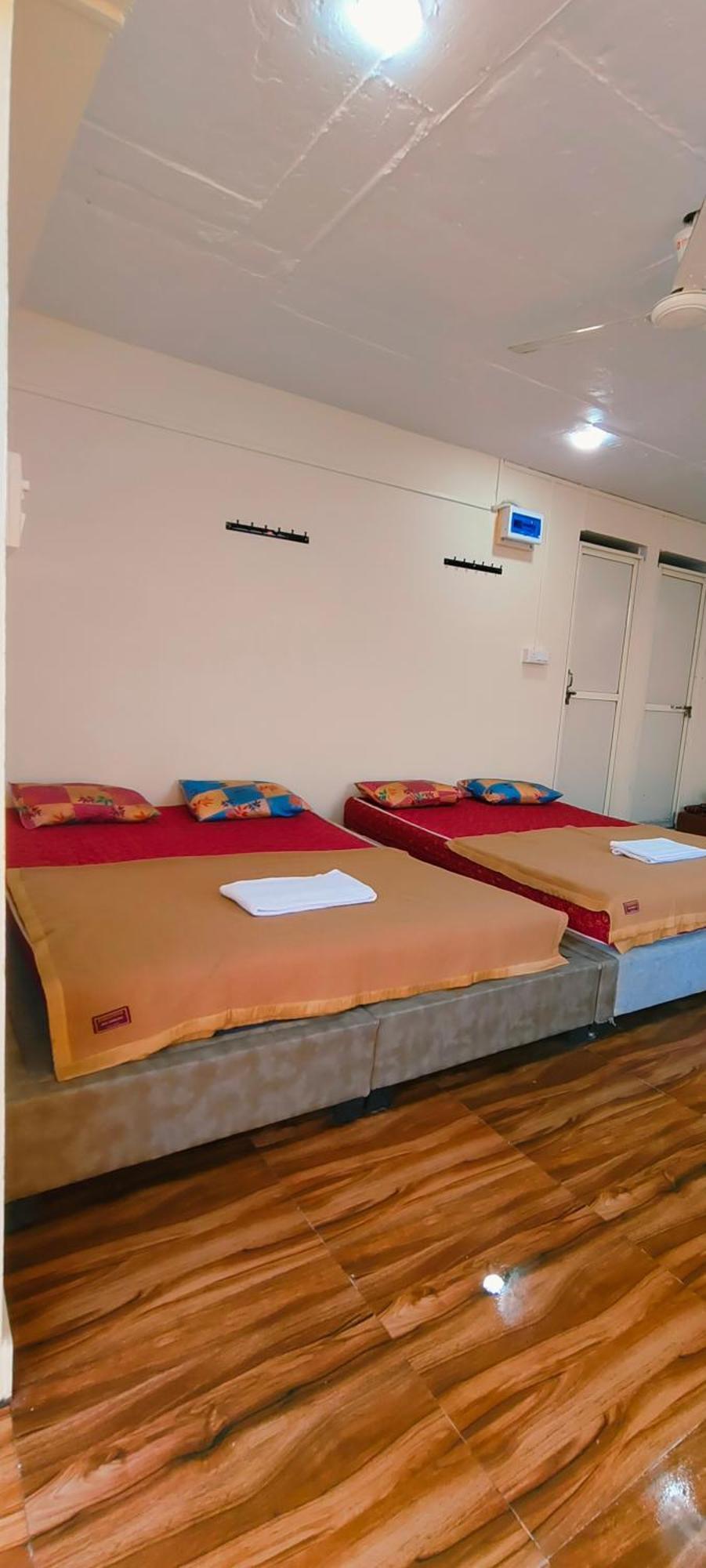 Shri Shiv Ganga Bhakt Niwas Hotel Ujjain Bagian luar foto