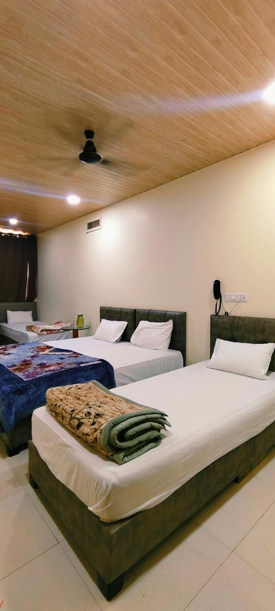 Shri Shiv Ganga Bhakt Niwas Hotel Ujjain Bagian luar foto
