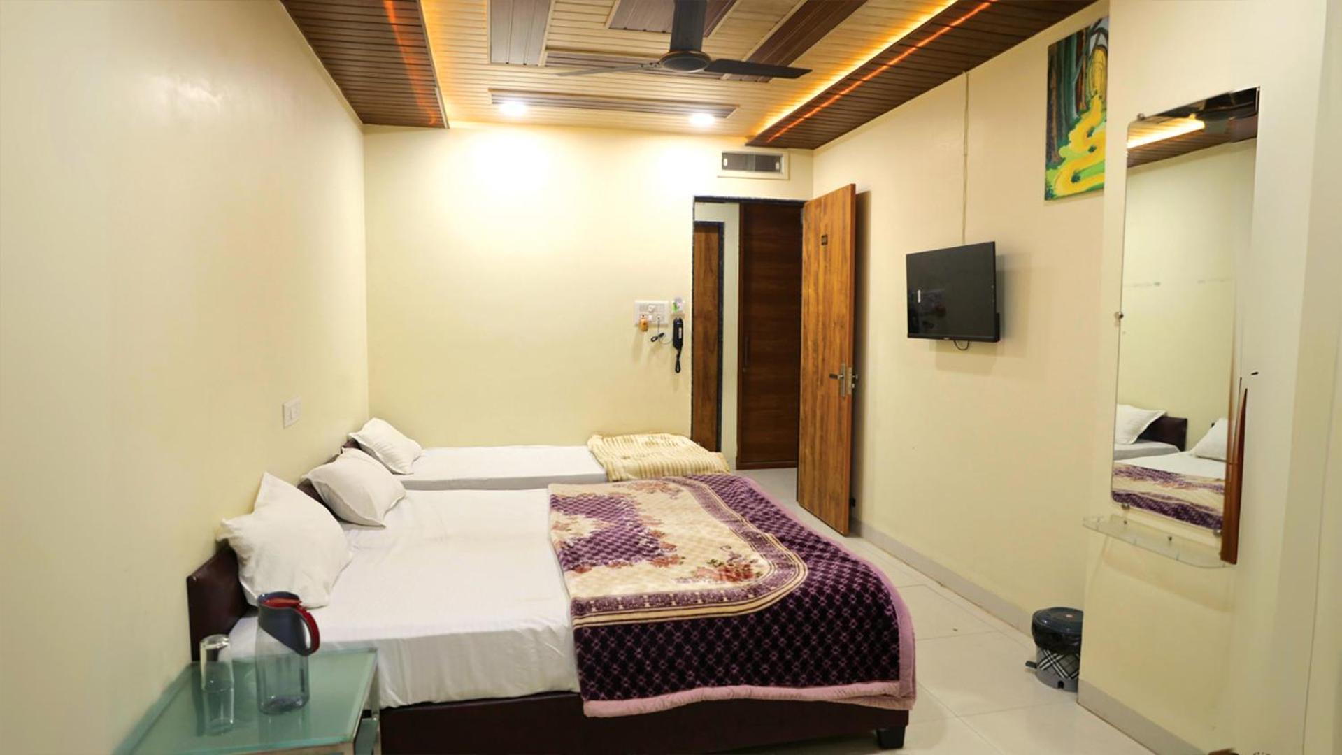 Shri Shiv Ganga Bhakt Niwas Hotel Ujjain Bagian luar foto