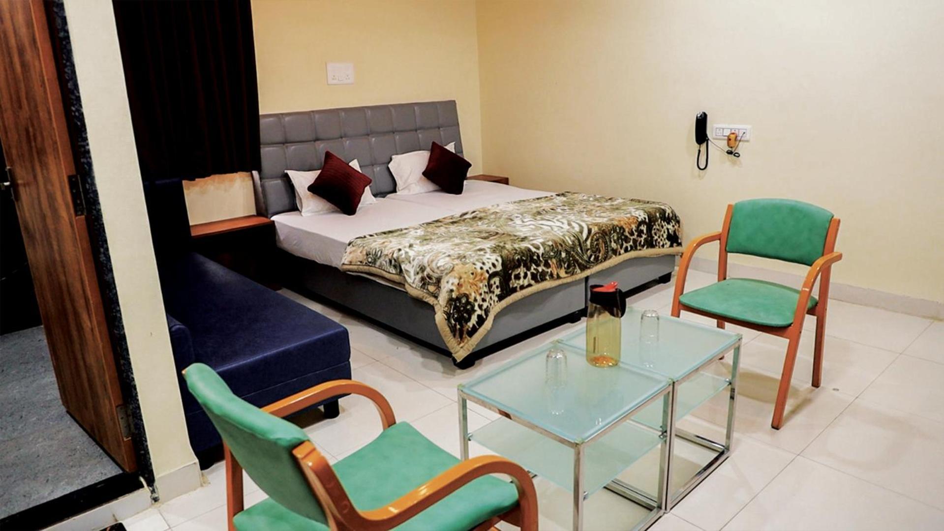 Shri Shiv Ganga Bhakt Niwas Hotel Ujjain Bagian luar foto