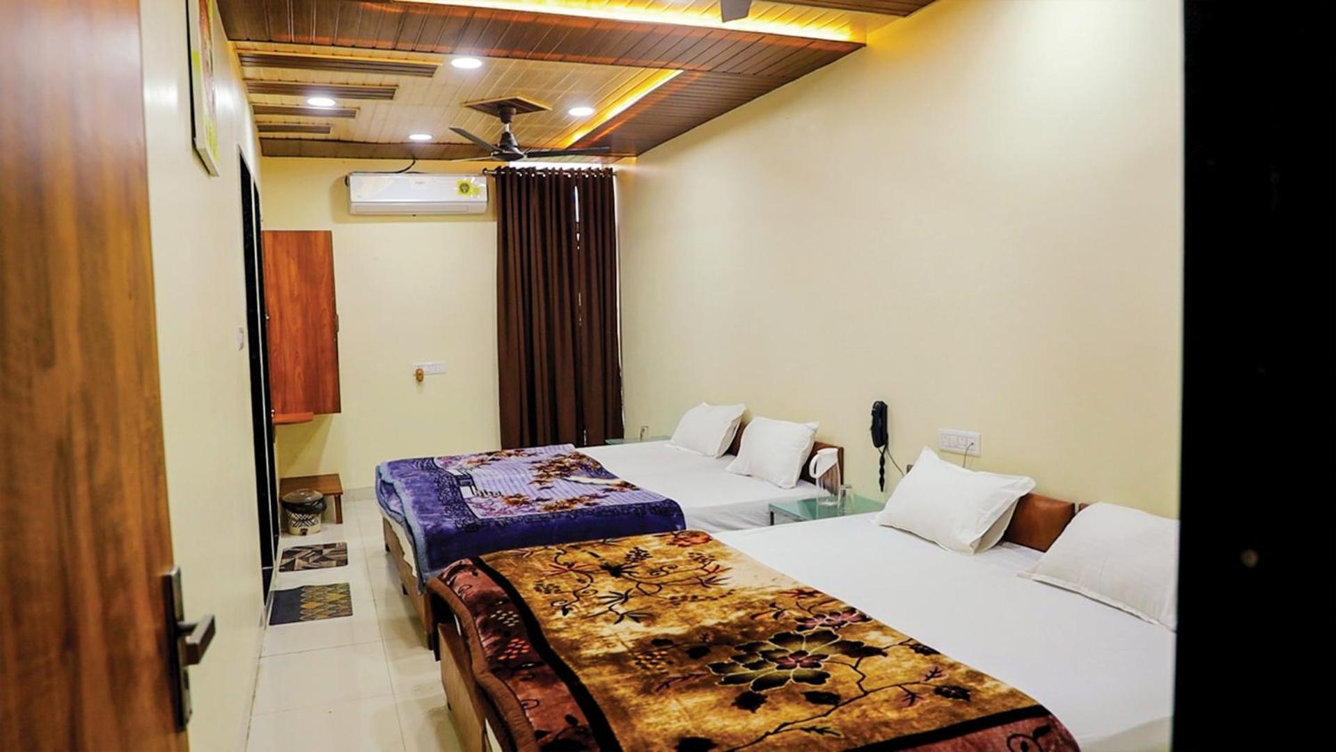 Shri Shiv Ganga Bhakt Niwas Hotel Ujjain Bagian luar foto