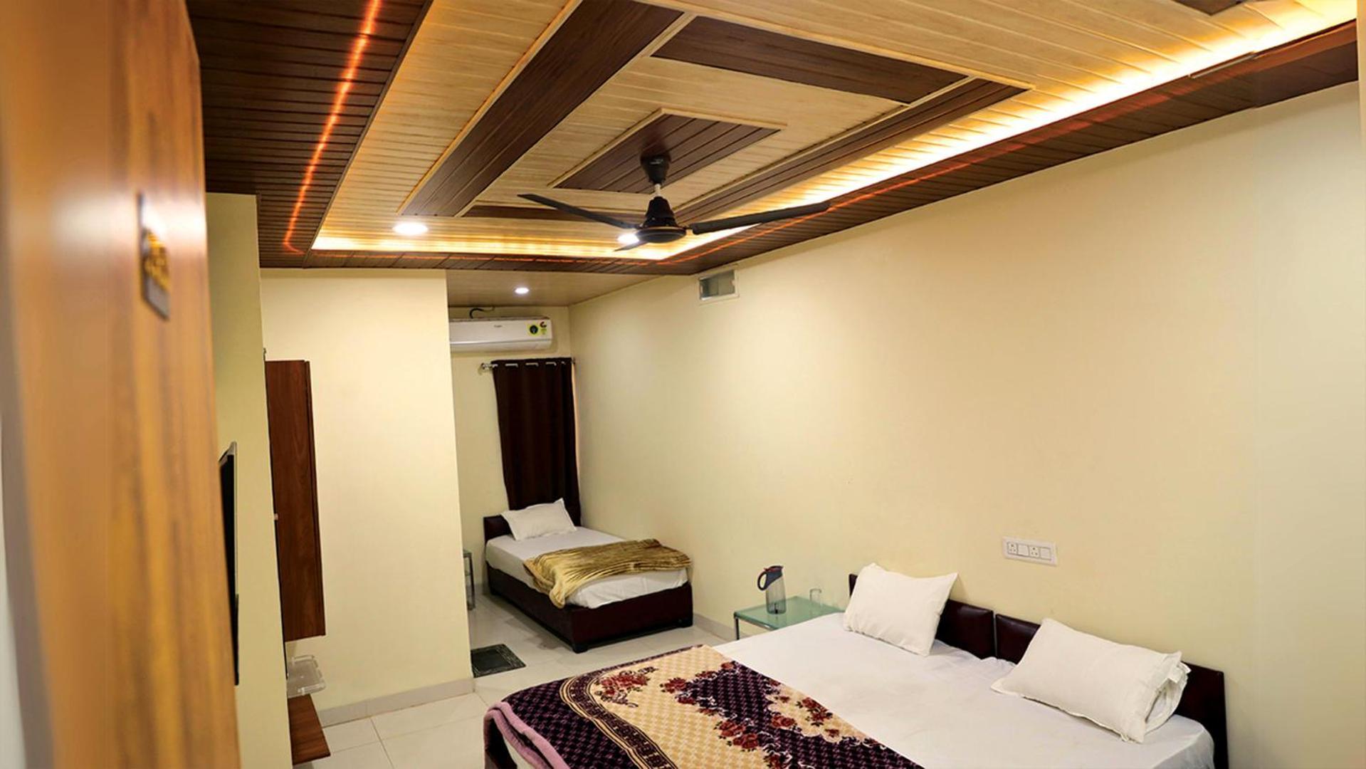 Shri Shiv Ganga Bhakt Niwas Hotel Ujjain Bagian luar foto