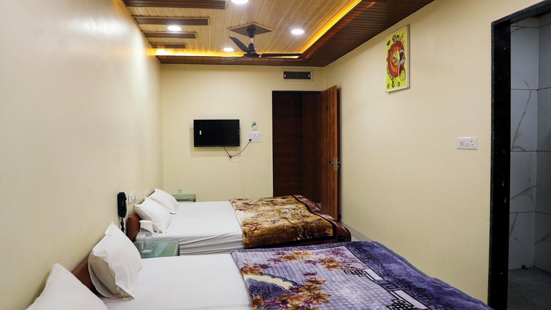 Shri Shiv Ganga Bhakt Niwas Hotel Ujjain Bagian luar foto