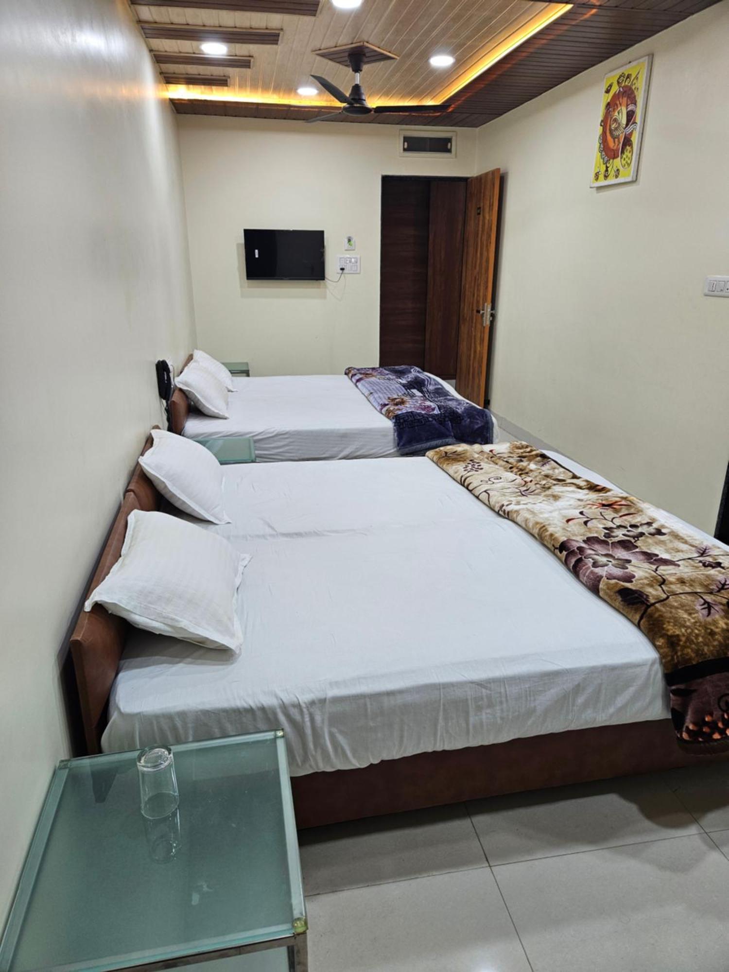 Shri Shiv Ganga Bhakt Niwas Hotel Ujjain Bagian luar foto