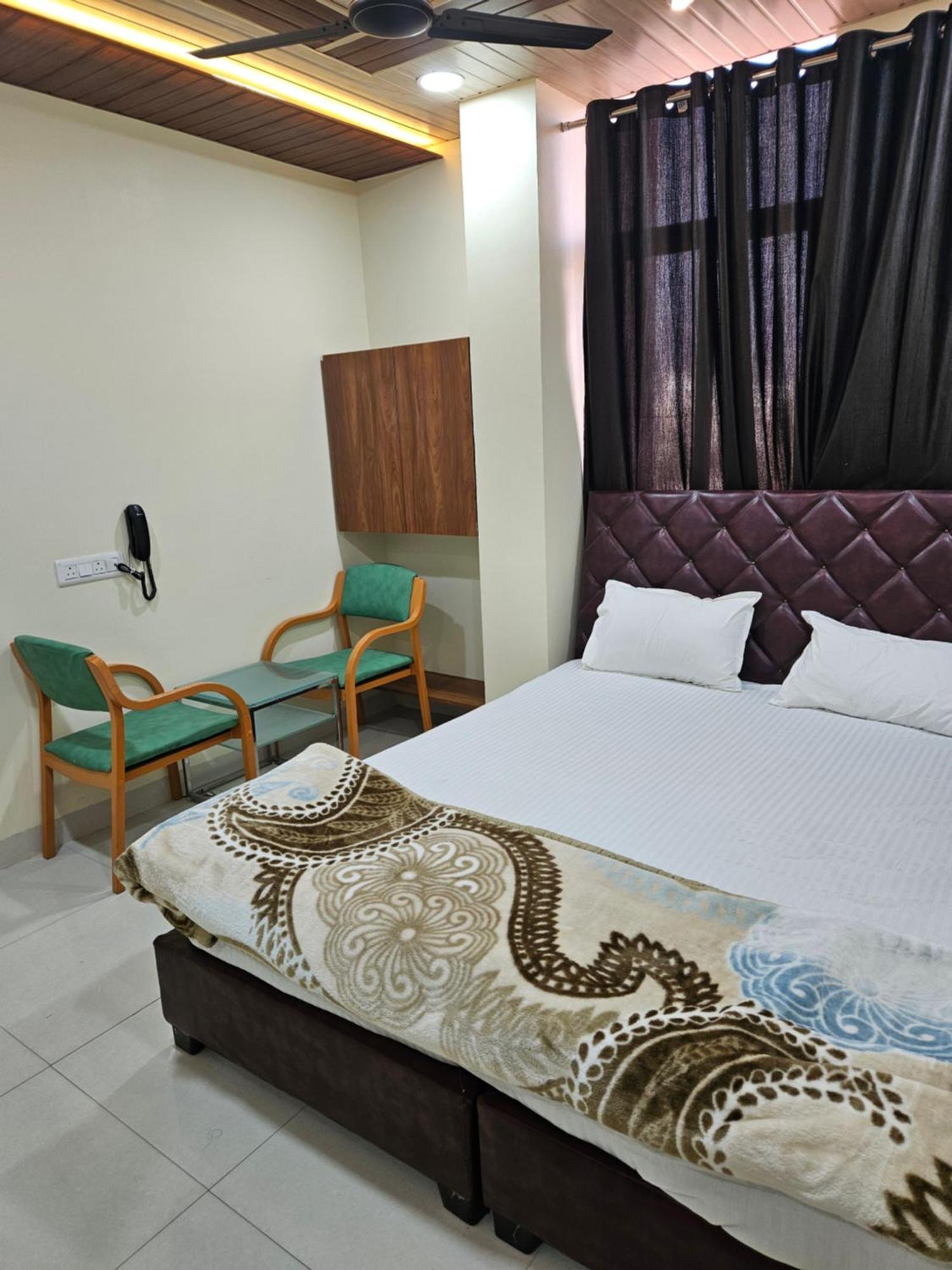 Shri Shiv Ganga Bhakt Niwas Hotel Ujjain Bagian luar foto