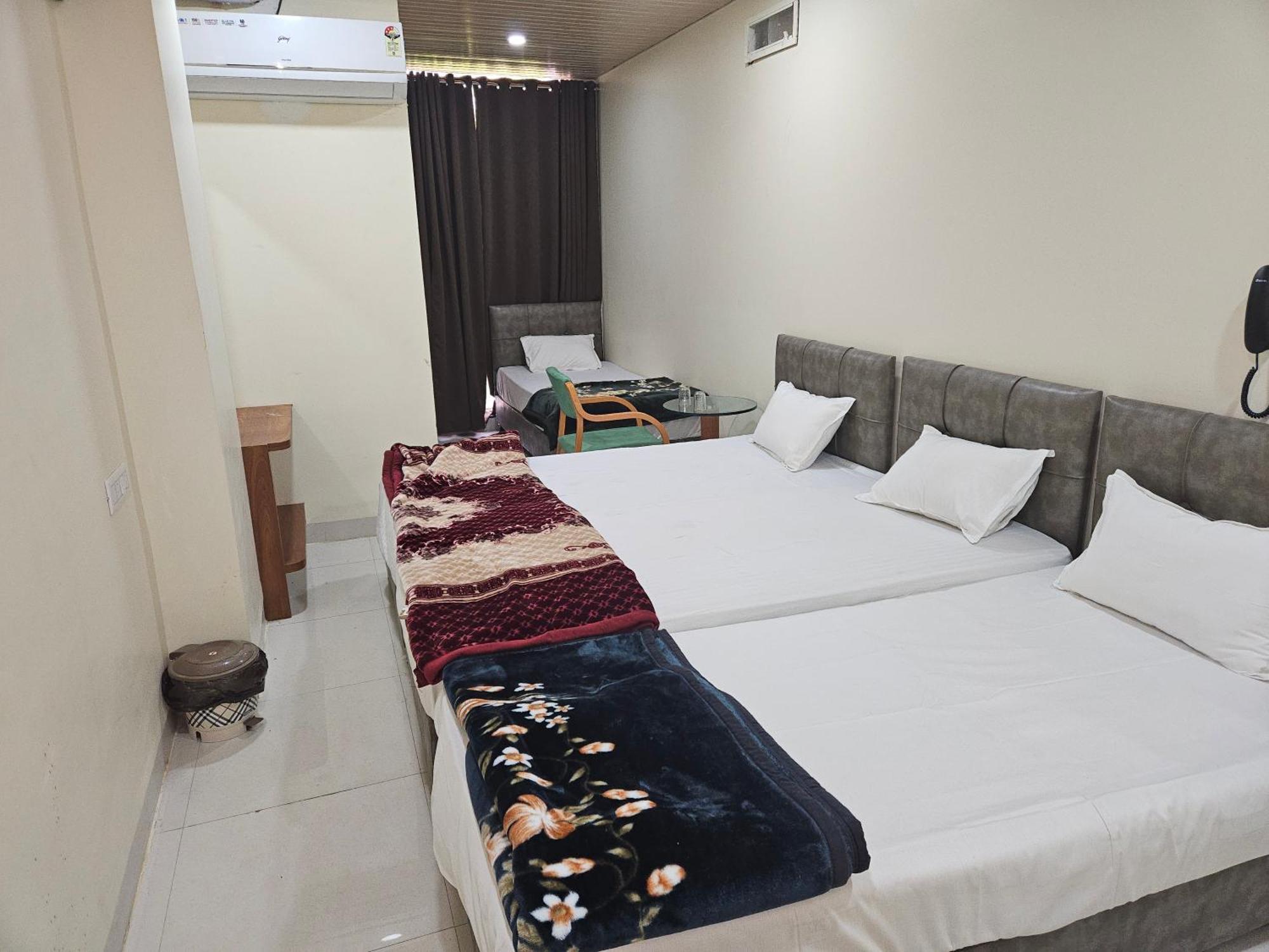 Shri Shiv Ganga Bhakt Niwas Hotel Ujjain Bagian luar foto
