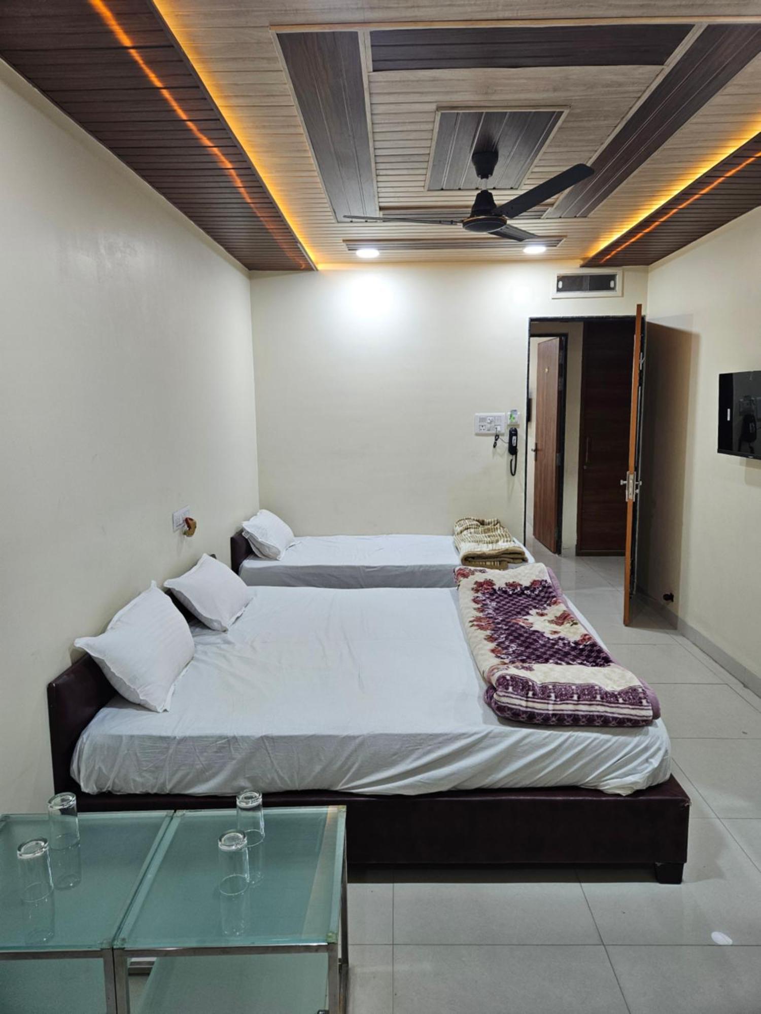 Shri Shiv Ganga Bhakt Niwas Hotel Ujjain Bagian luar foto
