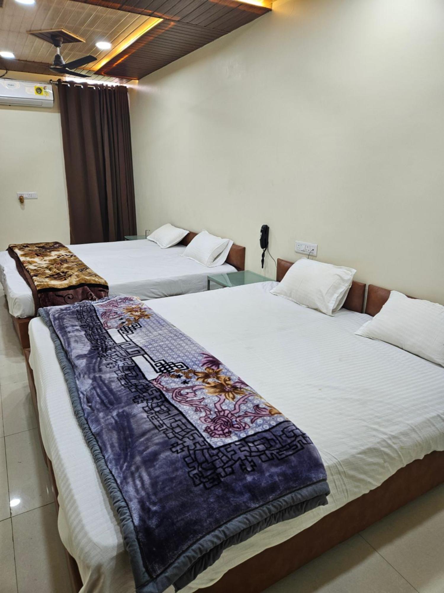 Shri Shiv Ganga Bhakt Niwas Hotel Ujjain Bagian luar foto