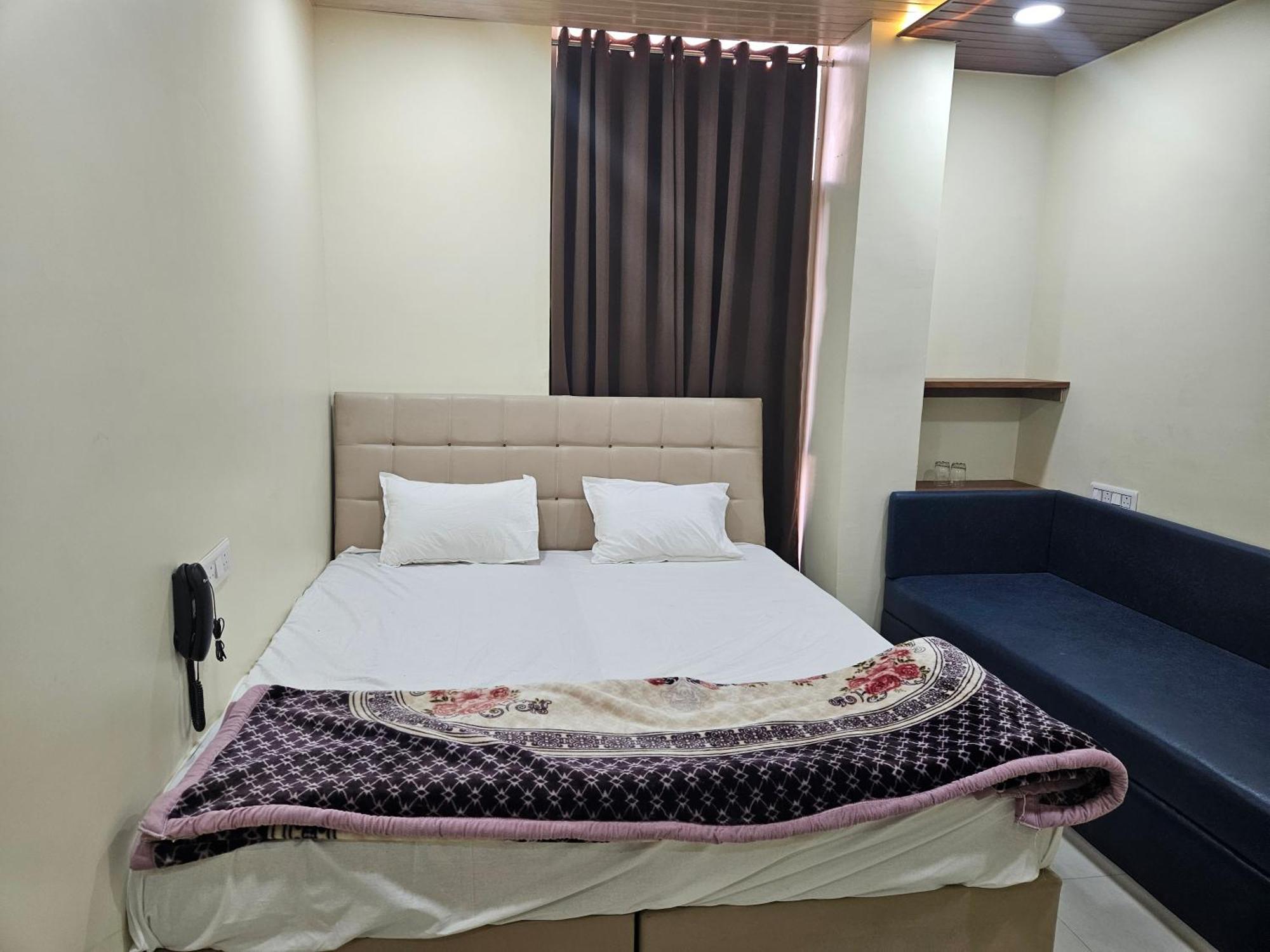 Shri Shiv Ganga Bhakt Niwas Hotel Ujjain Bagian luar foto
