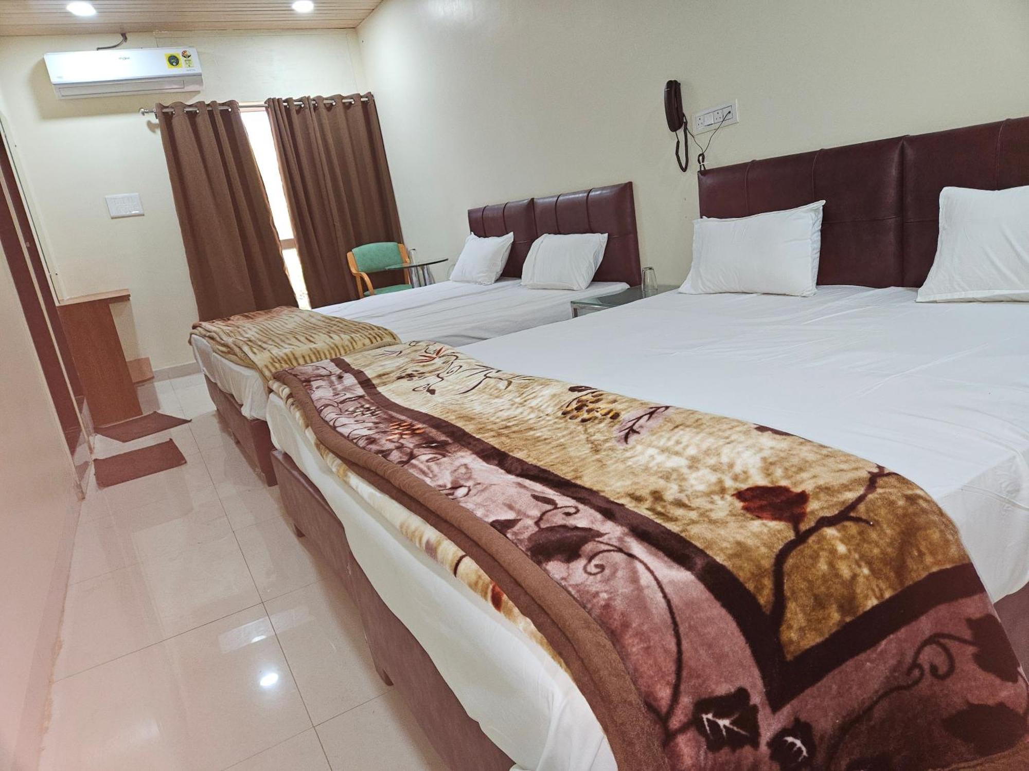 Shri Shiv Ganga Bhakt Niwas Hotel Ujjain Bagian luar foto