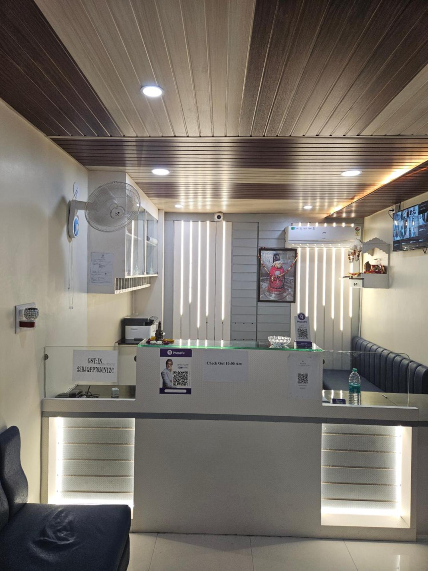 Shri Shiv Ganga Bhakt Niwas Hotel Ujjain Bagian luar foto