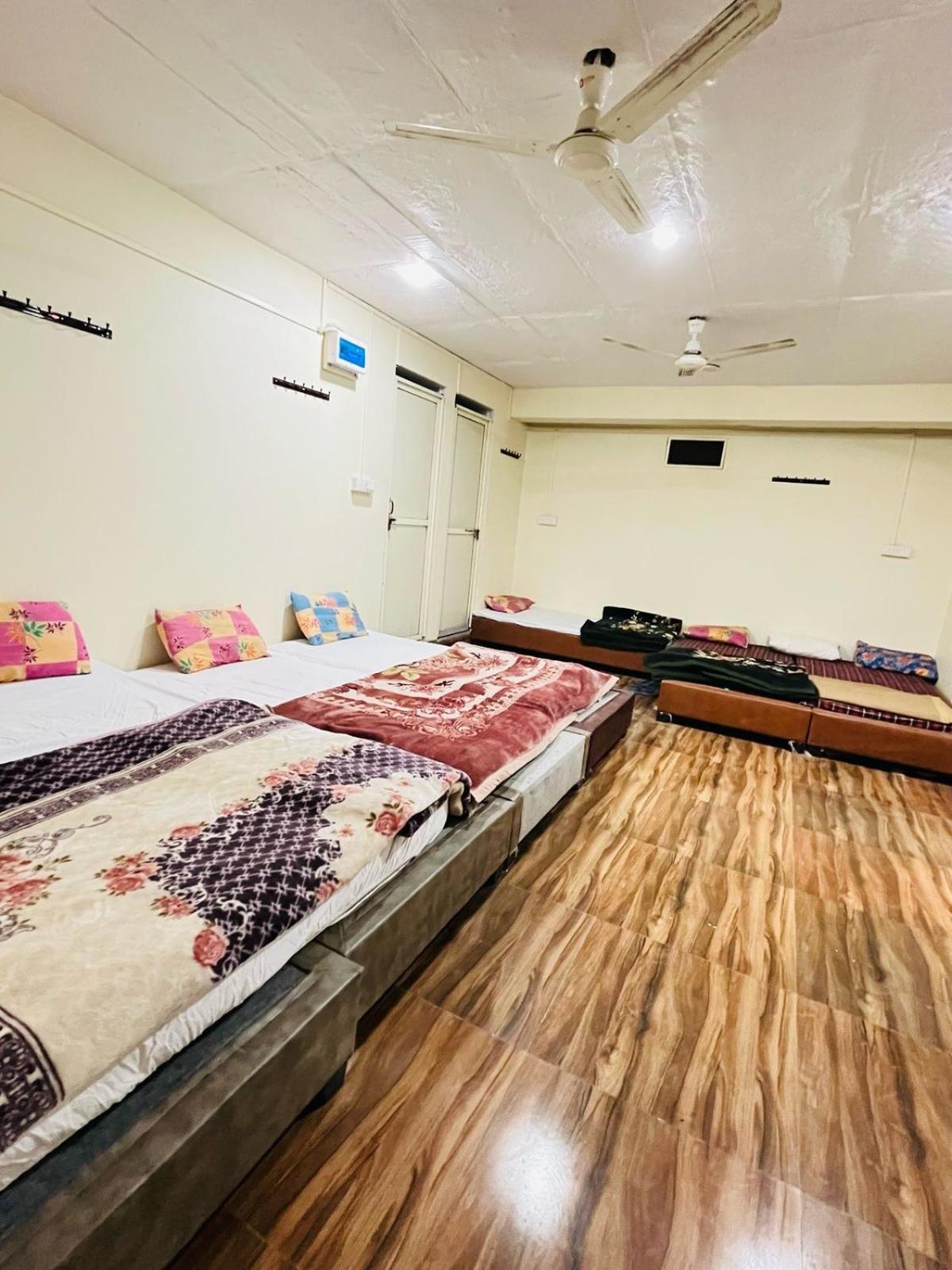 Shri Shiv Ganga Bhakt Niwas Hotel Ujjain Bagian luar foto