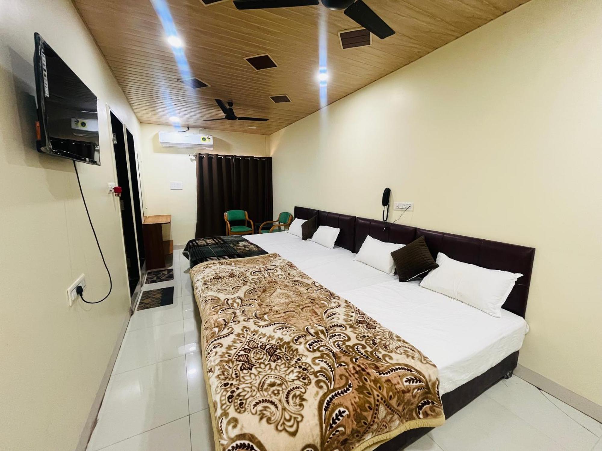 Shri Shiv Ganga Bhakt Niwas Hotel Ujjain Bagian luar foto