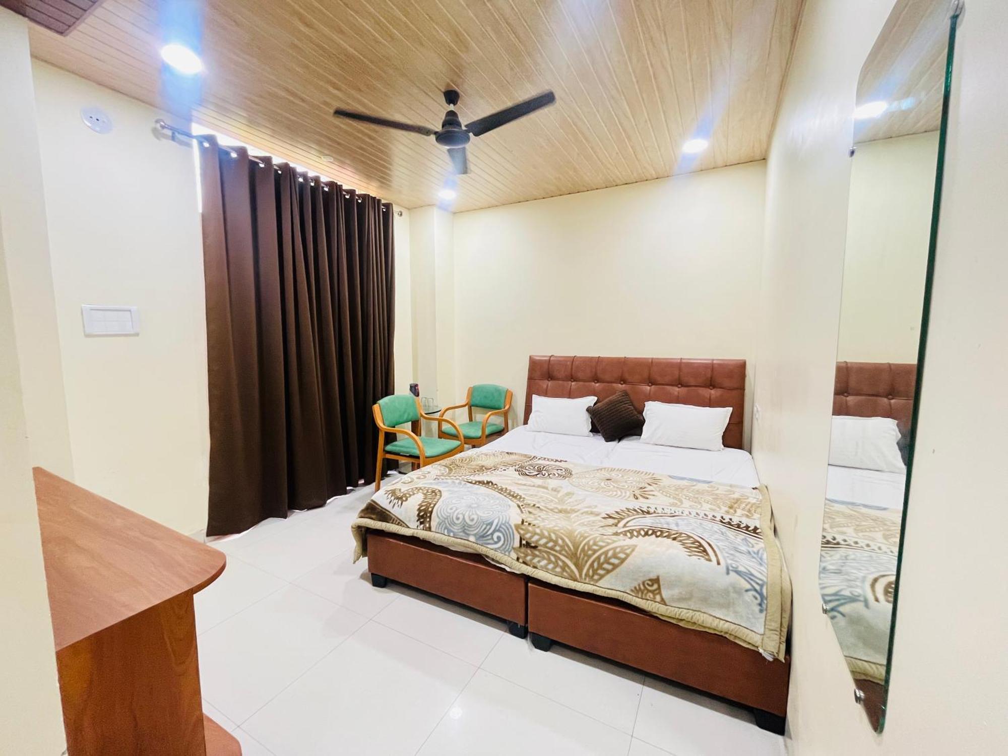 Shri Shiv Ganga Bhakt Niwas Hotel Ujjain Bagian luar foto