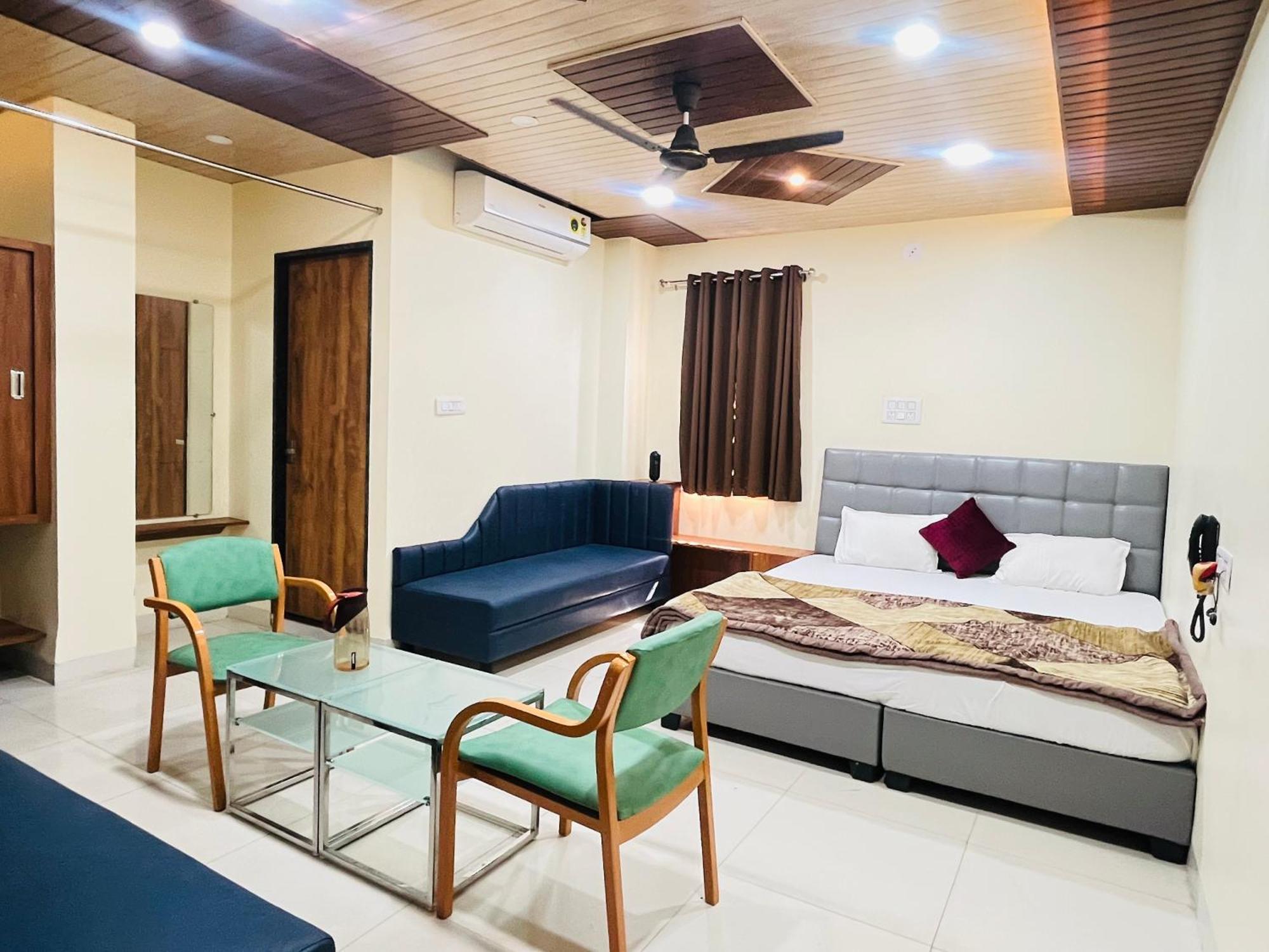 Shri Shiv Ganga Bhakt Niwas Hotel Ujjain Bagian luar foto