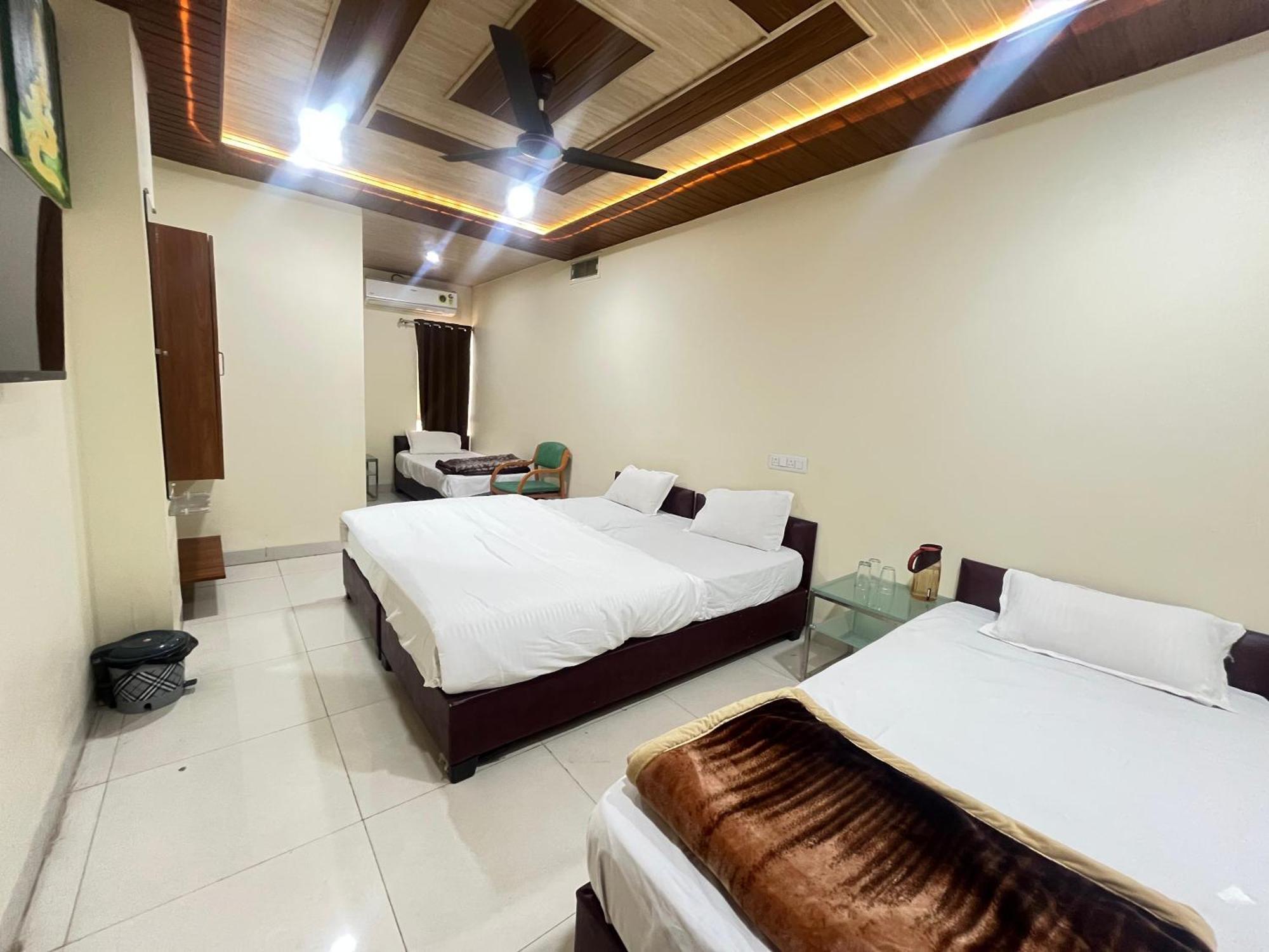 Shri Shiv Ganga Bhakt Niwas Hotel Ujjain Bagian luar foto