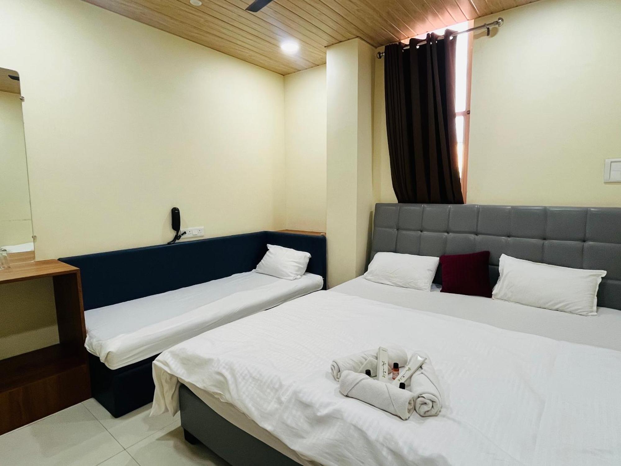 Shri Shiv Ganga Bhakt Niwas Hotel Ujjain Bagian luar foto